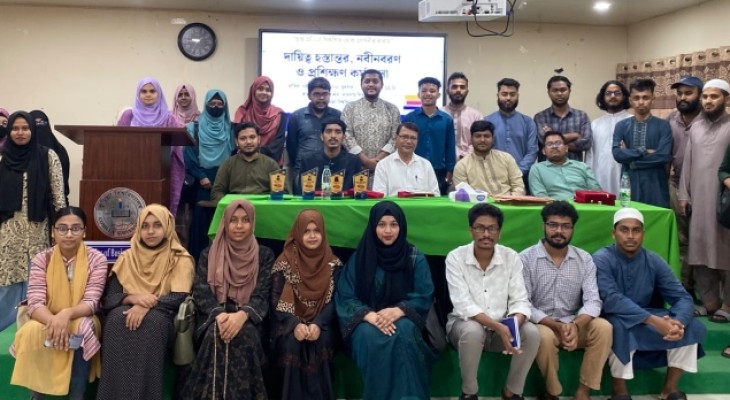 কুবিতে তরুণ কলাম লেখক ফোরামের নবীনবরণ ও দায়িত্ব হস্তান্তর অনুষ্ঠিত